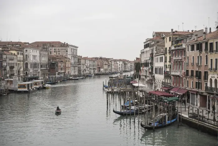 Framed Print : Classic view of the Canal Grande from the Ponte di Rialto during a gloomy winter day Framed Print : Classic view of the Canal Grande from the Ponte di Rialto during a gloomy winter day