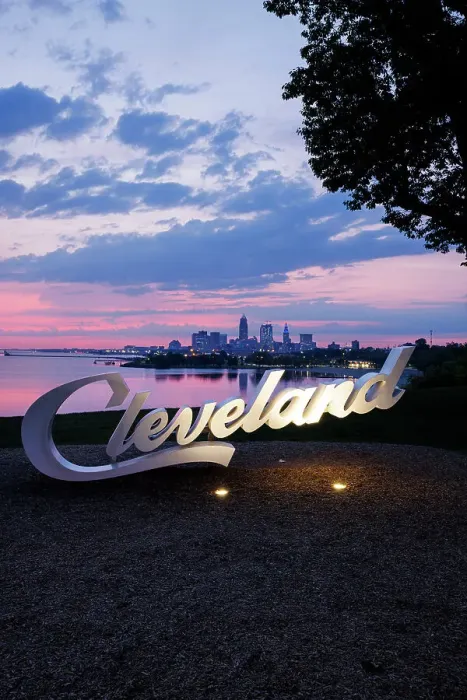 Framed Print : Cleveland skyline and sign, Lake Erie, Ohio, USA