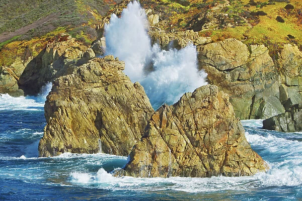 Cliff landscape with wave - USA, California, Monterey, Big Sur, Garrapata State Park