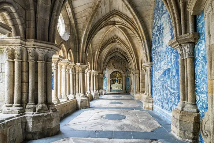Framed Print : Cloister of Se Cathedral Porto (Oporto), Portugal Framed Print : Cloister of Se Cathedral Porto (Oporto), Portugal