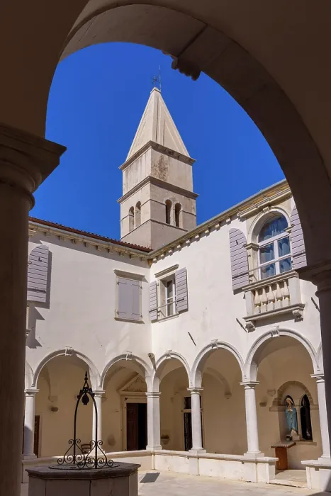 Framed Print : The Cloisters of the Piran Minorite Monastery, Piran, Slovenia, Eastern Europe Framed Print : The Cloisters of the Piran Minorite Monastery, Piran, Slovenia, Eastern Europe