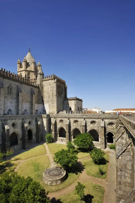 Framed Print : Cloisters of the Se Catedral (Motherchurch), a Unesco World Heritage Site