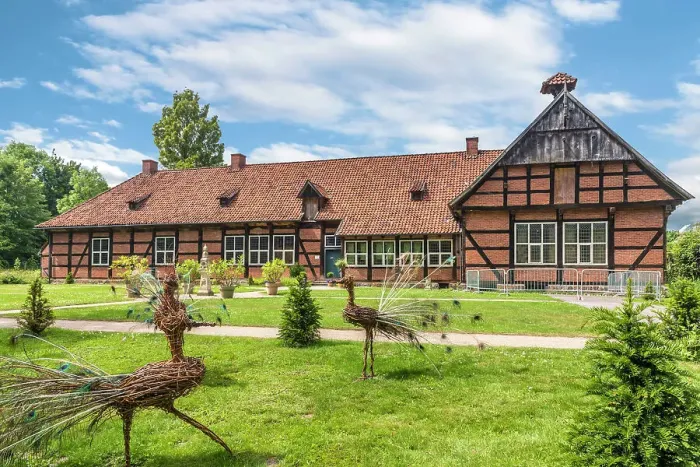 Framed Print : Cloppenburg Museum Village: Arkenstede Manor House of Gross-Arkenstede (Cloppenburg District, built in 1684), Emsland, Lower Saxony, Germany Framed Print : Cloppenburg Museum Village: Arkenstede Manor House of Gross-Arkenstede (Cloppenburg District, built in 1684), Emsland, Lower Saxony, Germany