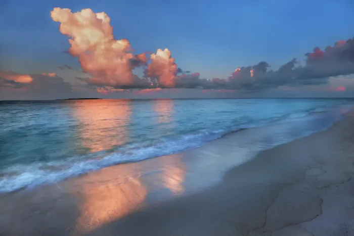 Framed Print : Cloud impression - Maldives, Baa Atoll, Kunfunadhoo - Soneva Fushi Framed Print : Cloud impression - Maldives, Baa Atoll, Kunfunadhoo - Soneva Fushi