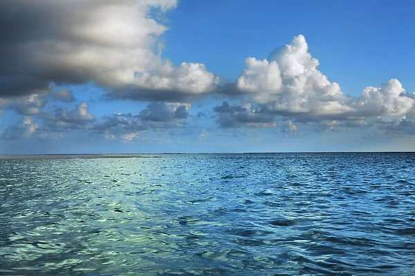Cloud impression - Maldives, South Male Atoll, Mahaanaelhihuraa - Rihiveli