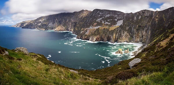 Clouds rushing over Slieve League, Ulster, Donegal, Ireland, Northern Europe