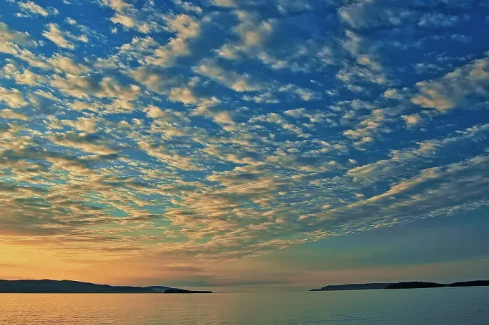 Framed Print : Clouds at sunrise on Lake Superior (Great Lakes) Rossport, Ontario, Canada Framed Print : Clouds at sunrise on Lake Superior (Great Lakes) Rossport, Ontario, Canada