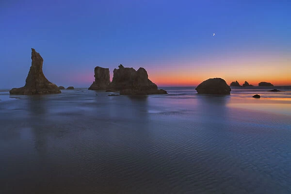 Coast landscape at Bandon Beach with moon - USA, Oregon, Coos, Bandon, Bandon Beach