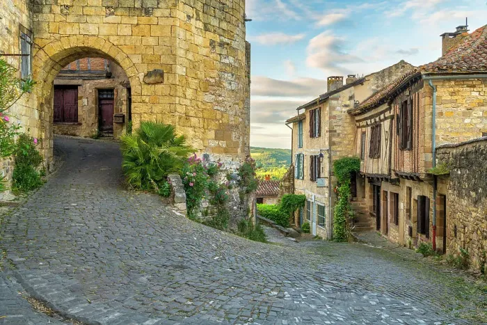 Framed Print : Cobbled Street & Gateway, Cordes-sur-Ciel, Tarn, Occitanie, France Framed Print : Cobbled Street & Gateway, Cordes-sur-Ciel, Tarn, Occitanie, France