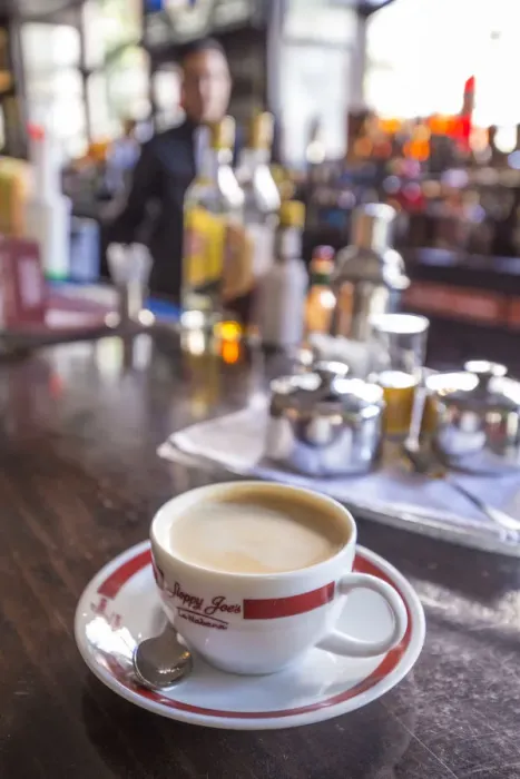 Framed Print : Coffee at Sloppy Joes bar, Havana, Cuba