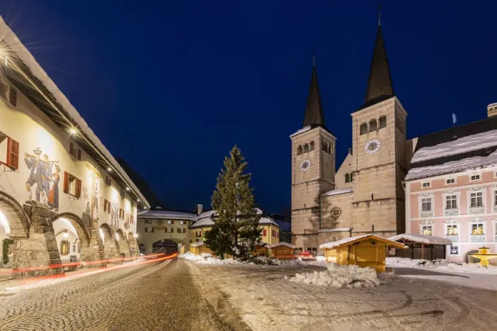 Framed Print : Collegiate Church of St Peter and John the Baptist, Schlossplatz square, Berchtesgaden Framed Print : Collegiate Church of St Peter and John the Baptist, Schlossplatz square, Berchtesgaden