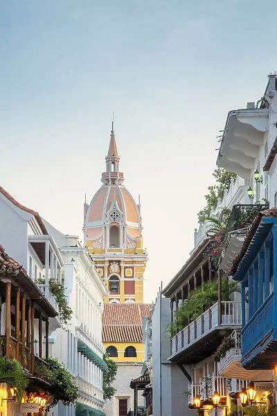 Colombia, Caribbean coast, Cartagena, view of colonial buildings in the old city centre