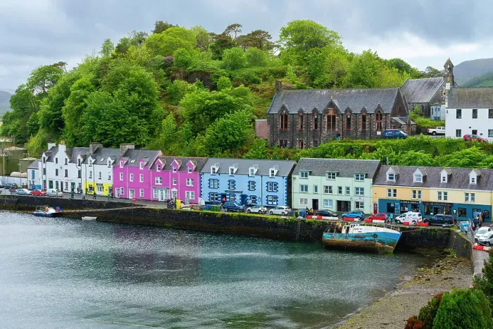 Framed Print : Colorful houses and Skye Gathering Hall in Portree harbour, Isle of Skye, Scottish Highlands, Scotland, UK Framed Print : Colorful houses and Skye Gathering Hall in Portree harbour, Isle of Skye, Scottish Highlands, Scotland, UK