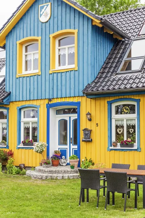 Framed Print : Colorfully painted wooden house in Born am Darss, Mecklenburg-West Pomerania, Baltic Sea, Northern Germany, Germany Framed Print : Colorfully painted wooden house in Born am Darss, Mecklenburg-West Pomerania, Baltic Sea, Northern Germany, Germany
