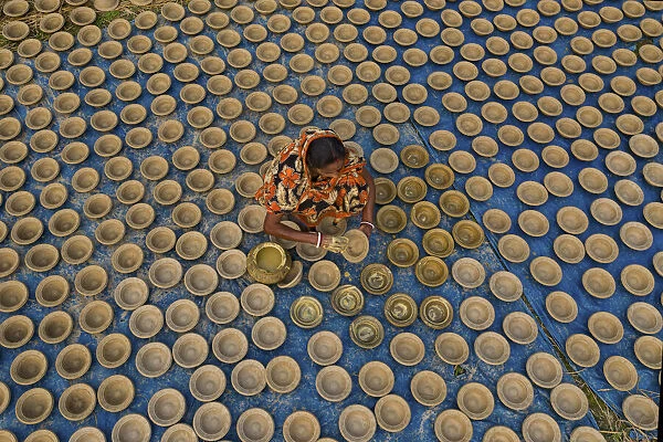 Coloring of clay pots, Bogura, Bangladesh