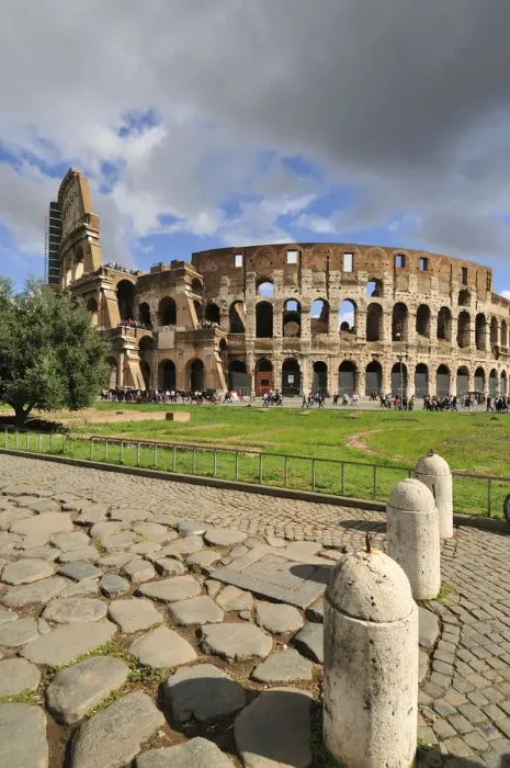 Framed Print : The Colosseum or Coliseum and a roman stone pavement on the foreground Framed Print : The Colosseum or Coliseum and a roman stone pavement on the foreground