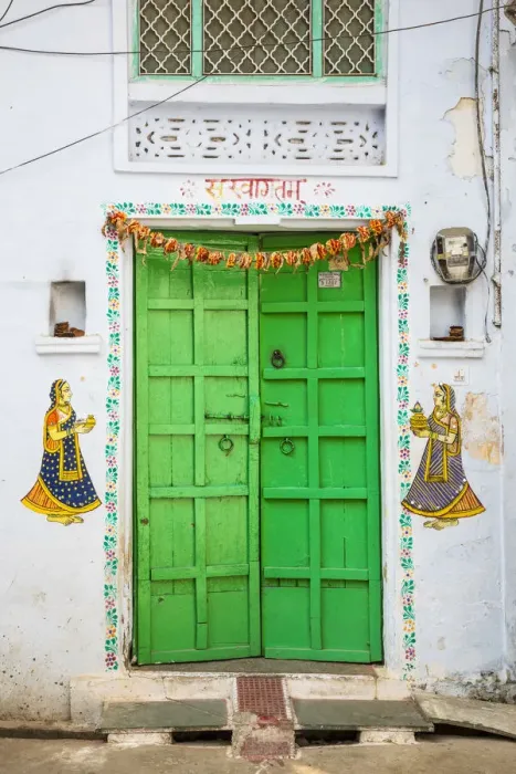 Framed Print : Colouful door in the old town of Udaipur, Rajasthan, India Framed Print : Colouful door in the old town of Udaipur, Rajasthan, India