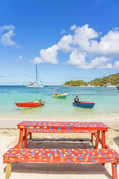Framed Print : A colourful bench on Salt Whistle bay Beach, Mayreau Island in the Tobago Cays in the Grenadines Islands, Saint Vincent and the Grenadines, Caribbean