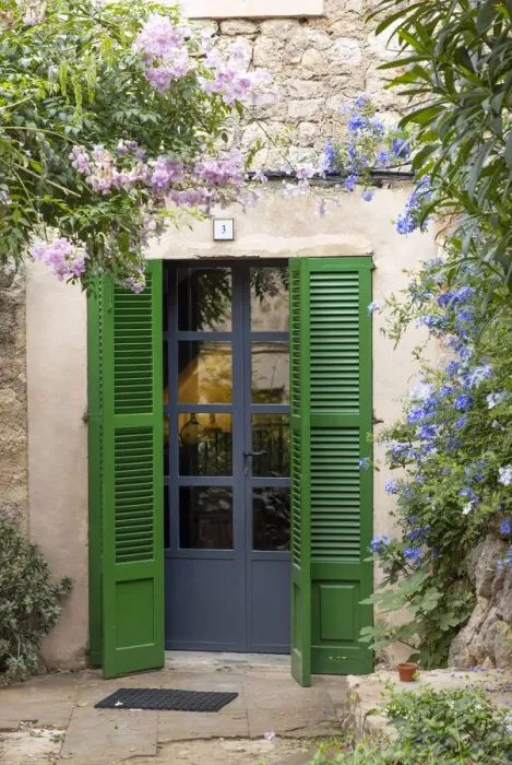 Framed Print : A colourful door in the village of Fornalutx, Mallorca, Balearic Islands; Spain