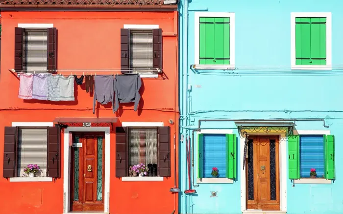 Framed Print : Colourful houses and laundry on the island of Burano, Venice, Italy Framed Print : Colourful houses and laundry on the island of Burano, Venice, Italy