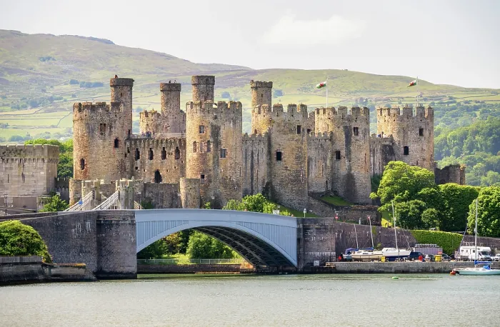Framed Print : Conwy Castle from the Afon Conwy, Conwy, Wales Framed Print : Conwy Castle from the Afon Conwy, Conwy, Wales