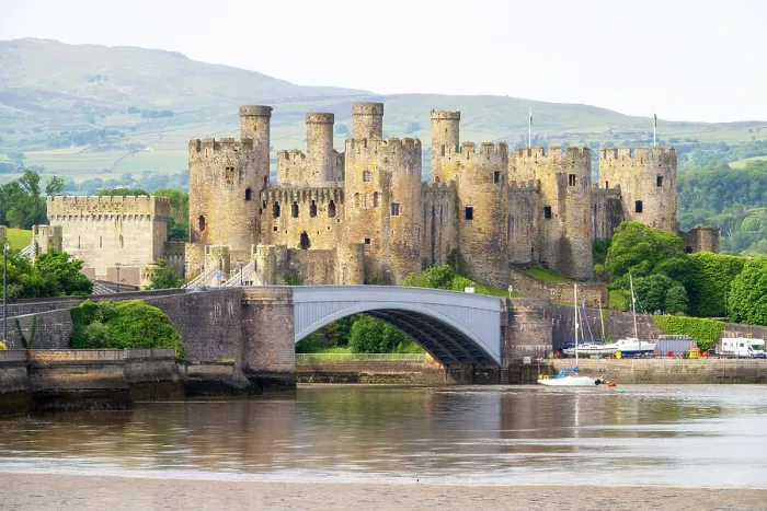 Framed Print : Conwy Castle from the Afon Conwy, Conwy, Wales Framed Print : Conwy Castle from the Afon Conwy, Conwy, Wales