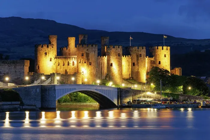 Framed Print : Conwy Castle and River Conwy, Wales, UKfort Framed Print : Conwy Castle and River Conwy, Wales, UKfort