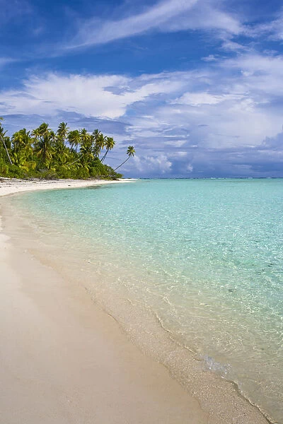 Cook Islands, Aitutaki Atoll, Tropical island and beach