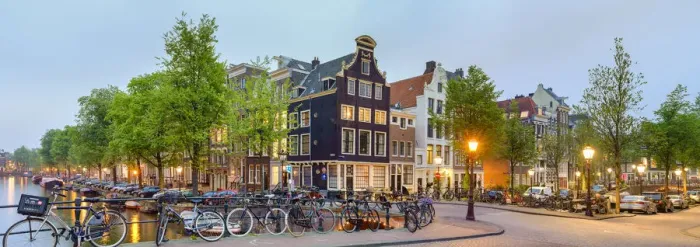 Framed Print : Corner of Prinsengracht and Blauwburgwal at night, Amsterdam, North Holland, Netherlands Framed Print : Corner of Prinsengracht and Blauwburgwal at night, Amsterdam, North Holland, Netherlands