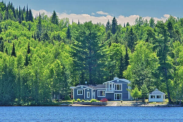 Cottage on Lac-aux-Sables Belleterre Quebec, Canada