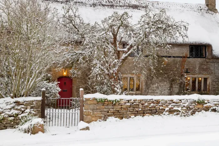 Framed Print : Cottage in WInter, Leigh, Dorset, England