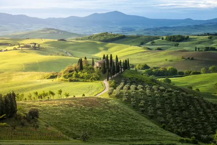 Framed Print : Country house on rolling hills in Val d Orcia, Tuscany, Italy Framed Print : Country house on rolling hills in Val d Orcia, Tuscany, Italy