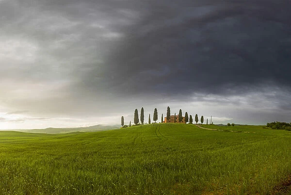 Countryhouse near Pienza at sunset in spring, Val d Orcia, Tuscany, Italy