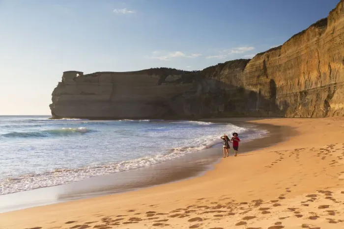 Framed Print : Couple on beach at Gibson Steps, Port Campbell National Park, Great Ocean Road, Victoria
