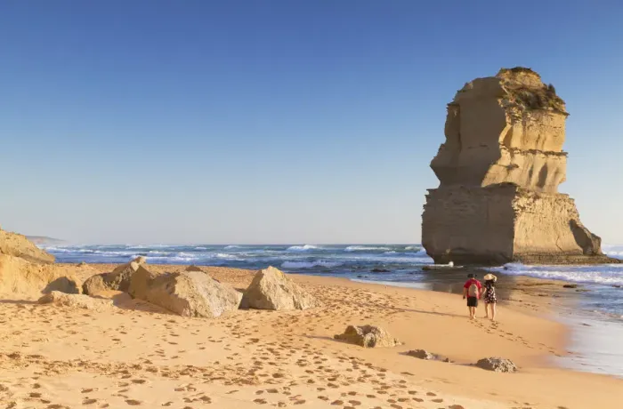 Framed Print : Couple on beach at Gibson Steps, Port Campbell National Park, Great Ocean Road, Victoria