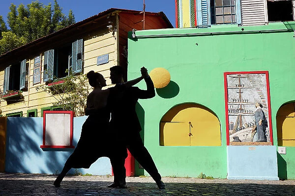 A couple of Tango dancers in the 'Caminito de La Boca', Buenos Aires, Argentina. (MR)
