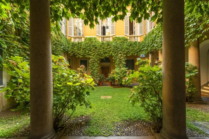Framed Print : Court at Milan, Lombardy, Italy Framed Print : Court at Milan, Lombardy, Italy