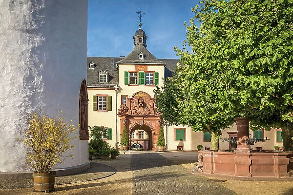 Courtyard and fountain of Bad Homburg Castle in front of the Heights, Taunus, Hesse, Germany