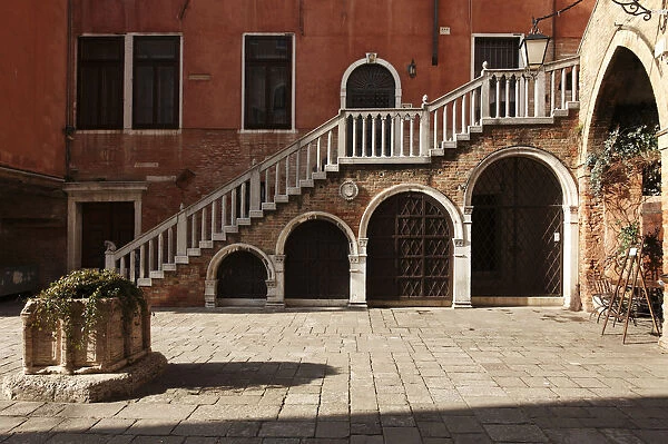 Courtyard of the Palazzo Campiello del Remer; Palazzo Morsini, Venice, Veneto, Italy