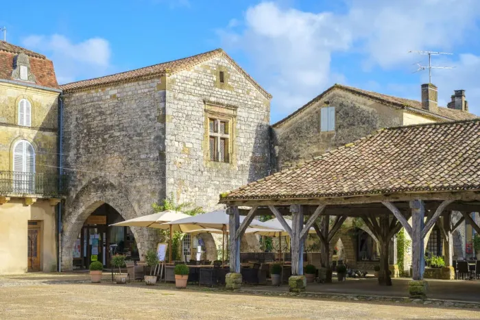 Framed Print : Covered market hall on Place des Corniares, Monpazier, Dordogne department, Aquitaine Framed Print : Covered market hall on Place des Corniares, Monpazier, Dordogne department, Aquitaine
