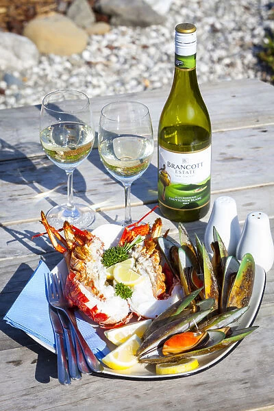 Crayfish, mussels & Marlborough Sauvignon Blanc, Kaikoura, South Island, New Zealand