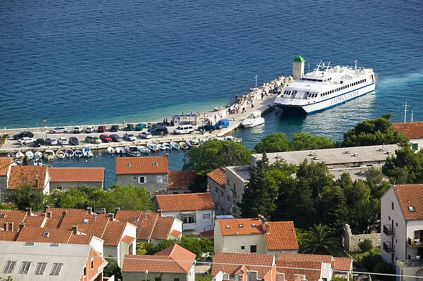 Croatia, Central Dalmatia, Brac Island, Bol, Town & island ferry