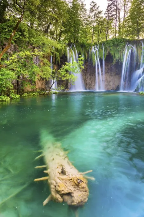 Framed Print : Croatia, Dalmatia, Plitvice lakes national parkk. Burget waterfall Framed Print : Croatia, Dalmatia, Plitvice lakes national parkk. Burget waterfall