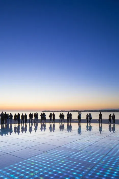Framed Print : Croatia, Zadar Region, Zadar. Sunset at the Greeting to the Sun - a 22 metre installation Framed Print : Croatia, Zadar Region, Zadar. Sunset at the Greeting to the Sun - a 22 metre installation