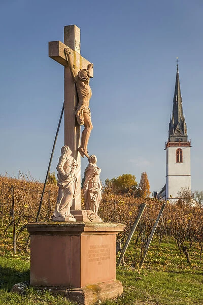 Cross in the vineyards near Erbach, Rheingau, Hesse, Germany