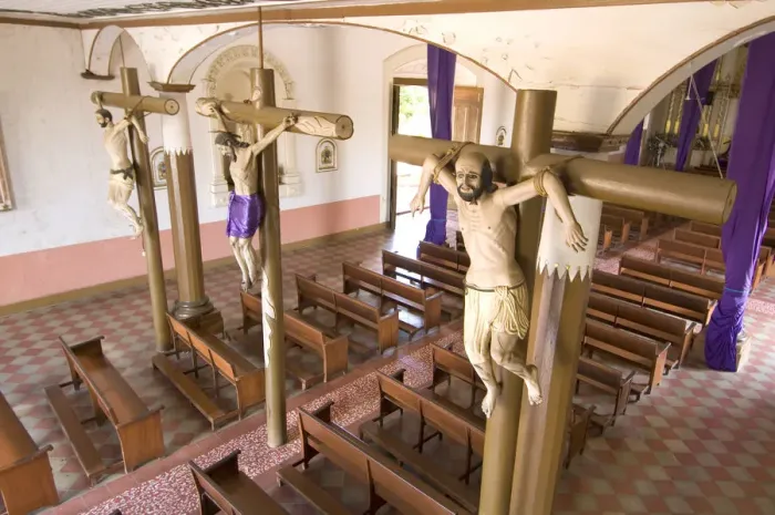 Framed Print : Crucifixtion statues, El Cavario Church, Leon, Nicaragua