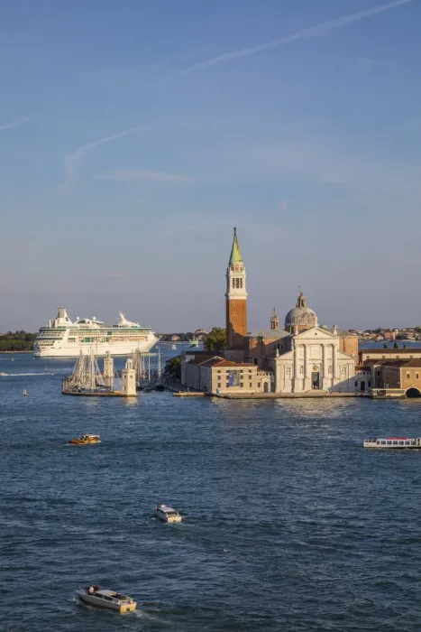 Framed Print : Cruise ship passing the Chiesa di San Giorgio Maggiore, Venice, Italy Framed Print : Cruise ship passing the Chiesa di San Giorgio Maggiore, Venice, Italy