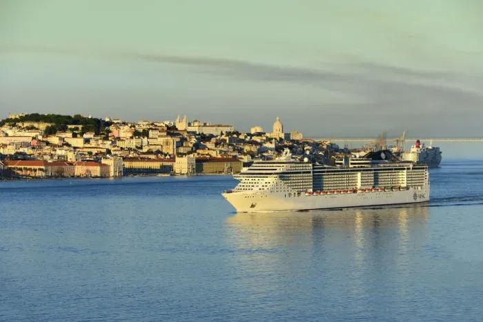 Framed Print : A cruise ship in the Tagus river. The historic centre of Lisbon in the background Framed Print : A cruise ship in the Tagus river. The historic centre of Lisbon in the background