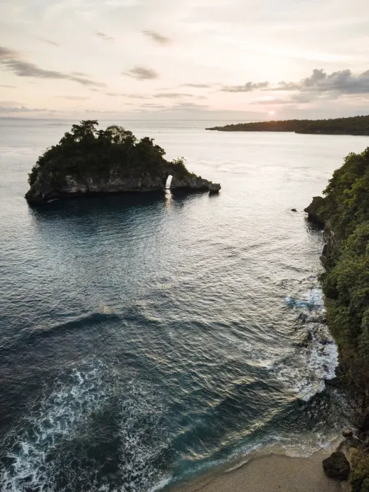 Framed Print : Crystal Bay at Sunset, Nusa Penida, Bali, Indonesia Framed Print : Crystal Bay at Sunset, Nusa Penida, Bali, Indonesia