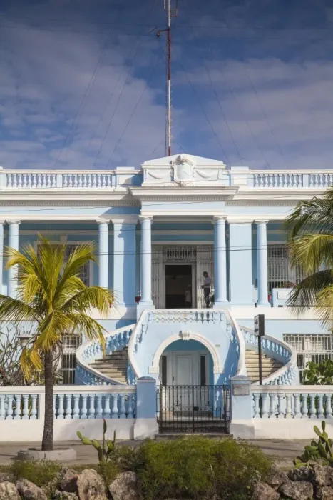 Framed Print : Cuba, Cienfuegos, The Malecon linking the city center to Punta Gorda, Blue mansion Framed Print : Cuba, Cienfuegos, The Malecon linking the city center to Punta Gorda, Blue mansion
